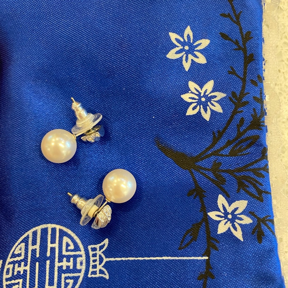 Swarovski dangly pearl earrings - Picture 2 of 4